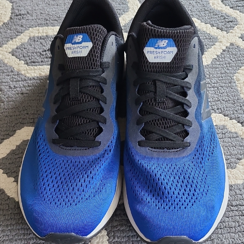 New Balance Blue and Black Athletic Shoes with Breathable Mesh